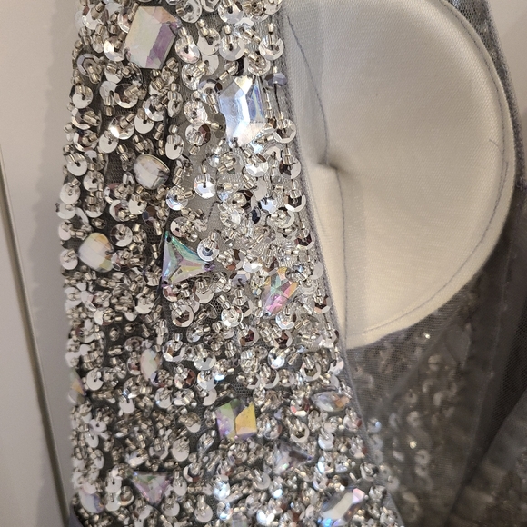 Silver long gown - Picture 2 of 5